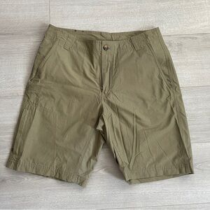 mens Columbia shorts. 32W 10L NWOT